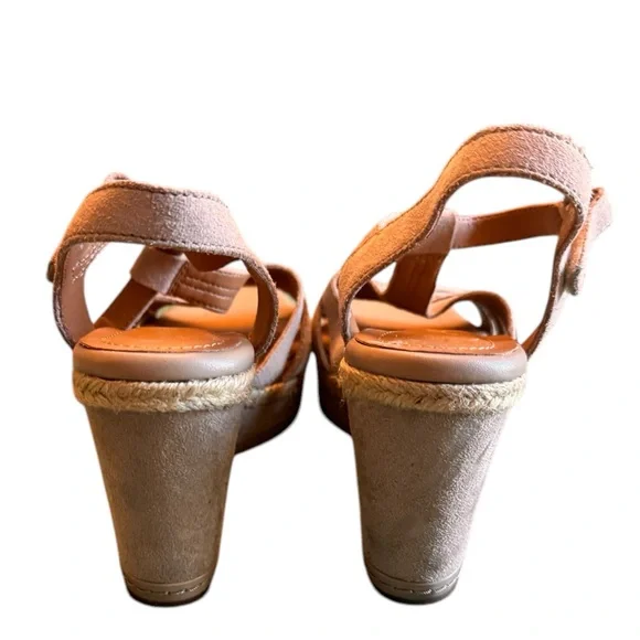 Clarks Zia Reign Wedge Sandal in Sand Suede Tan/Nude/Taupe Size 8 in EUC - Picture 5 of 9